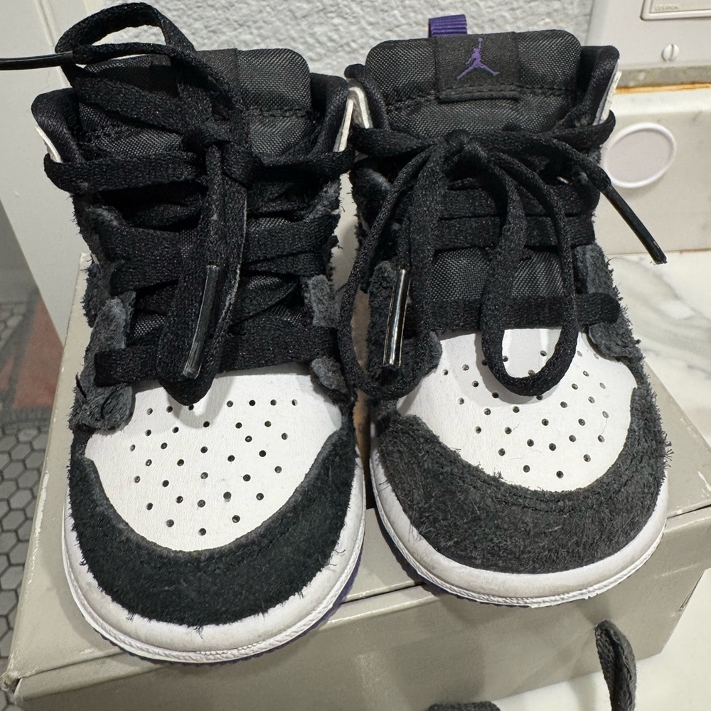 Nike Kids Black and White Sneakers with Purple Accents